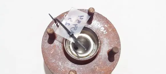 Nissan Almera N16 Rear wheel hub