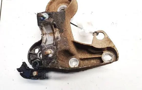 Audi A4 S4 B5 8D Engine mounting bracket 8e0199352