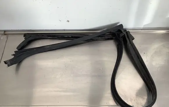 Opel Astra G Rubber seal front coupe door window DP05265