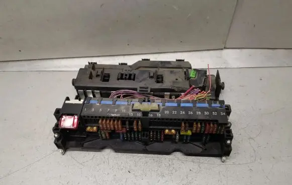 BMW X3 E83 Fuse module 8364542 8387153