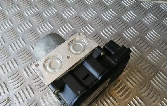 Ford Mondeo MK IV ABS Pump 8G912C405AB