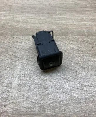 Volkswagen PASSAT B5.5 Fuel tank opening switch 3B0959833A
