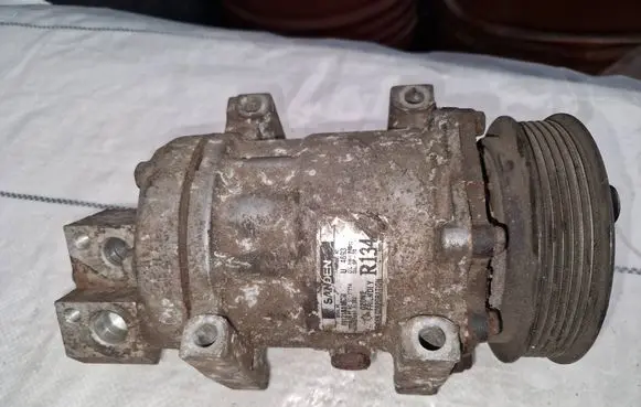 Jeep Cherokee Air conditioning (A/C) compressor (pump) 55037214
