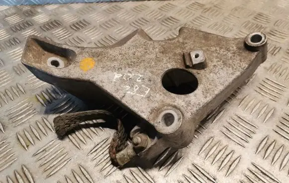 BMW 1 E81 E87 Engine mounting bracket 6775041