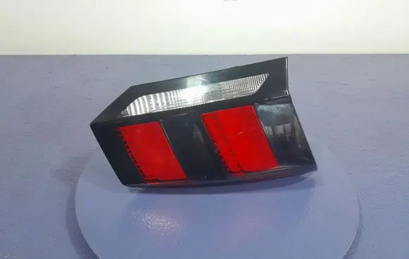 Peugeot 5008 Rear/tail lights 9811027880