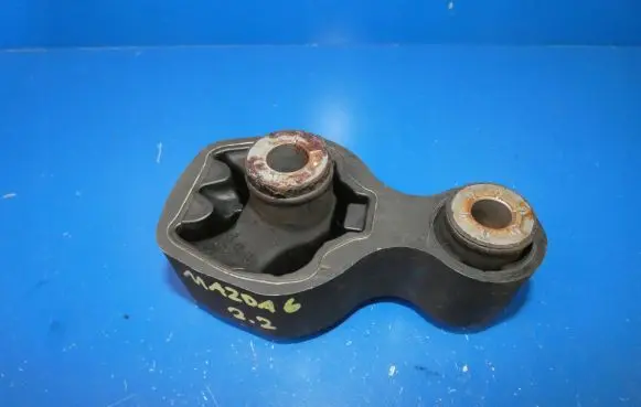 Mazda 6 Engine mount bracket