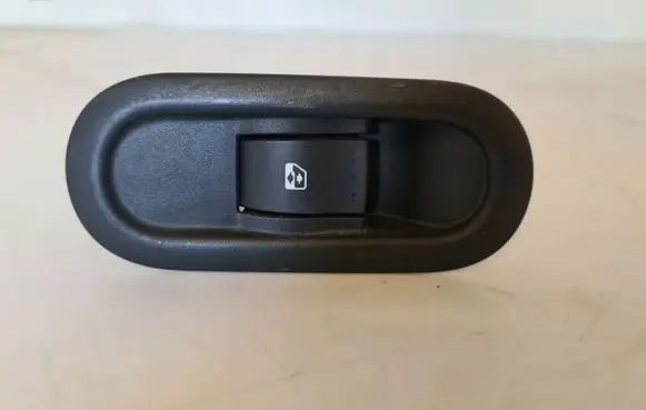 Renault Kangoo II Electric window control switch 8200599913
