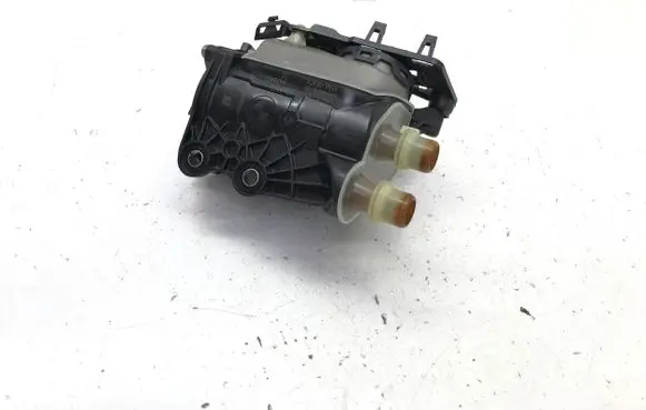 BMW 2 Active Tourer U06 Oil breather separator 8470497 13207612