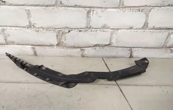Front bumper mounting bracket
