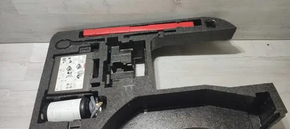 Audi TT TTS Mk2 Tool set 8J0864501