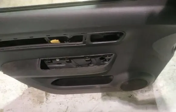 Suzuki Swift I Front door card panel trim