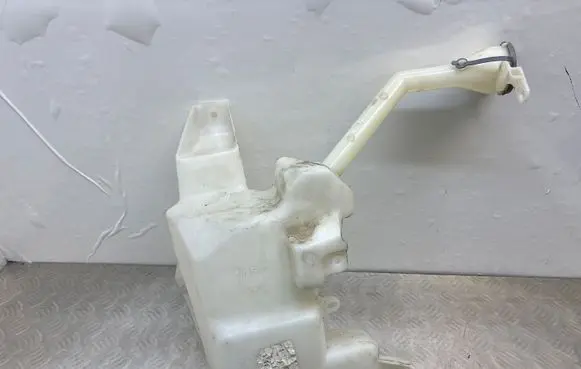 Nissan Qashqai Windshield washer fluid reservoir/tank 289104EA0A