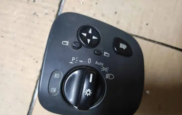 Mercedes-Benz C W203 Light switch 04058530