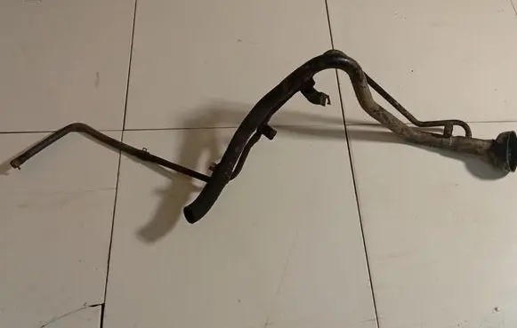 Nissan Qashqai Fuel tank filler neck pipe 