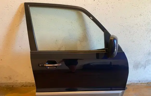 Mitsubishi Pajero Front door