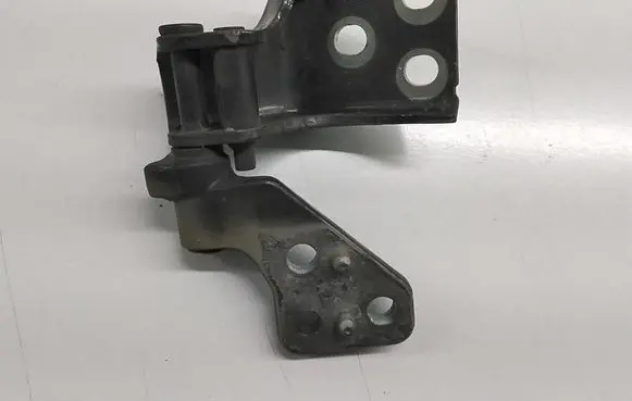Peugeot Partner Loading door upper hinge 080D15818