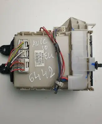 Toyota Avensis T270 Fuse module 8273005170C