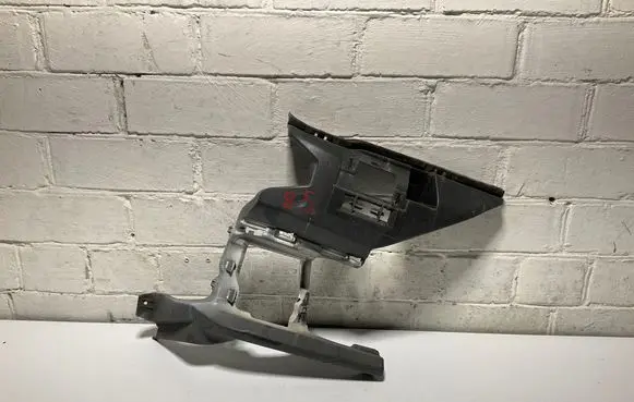 Front bumper mounting bracket