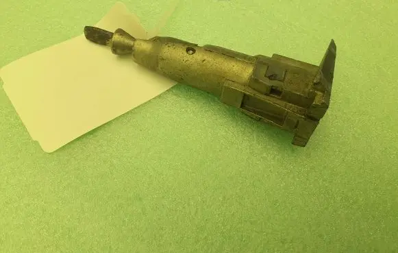 Volkswagen Sharan Front door lock (next to the handle) 