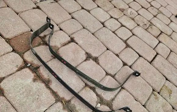 Opel Corsa E Fuel tank mounting bracket 38TYS