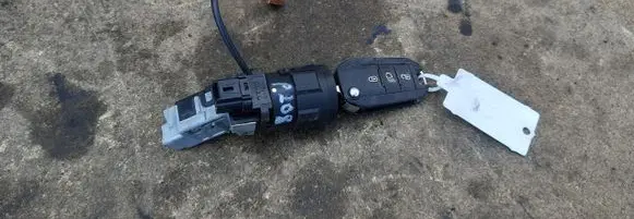 Peugeot 208 Ignition lock 9663123380