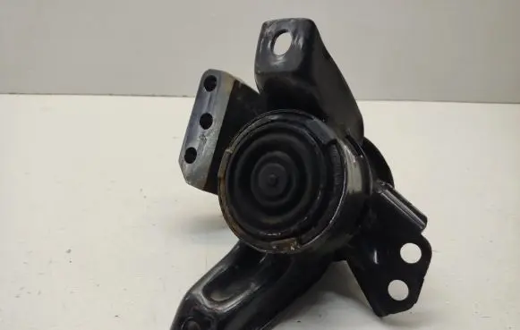 Hyundai Tucson TL Engine mount bracket 21810D3200