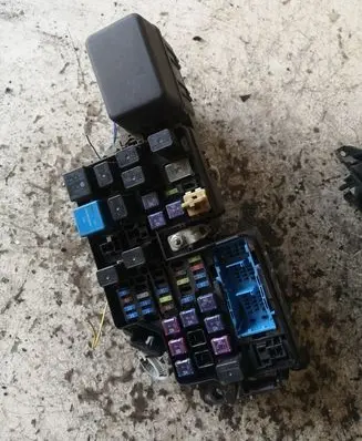 Mazda 3 II Fuse module