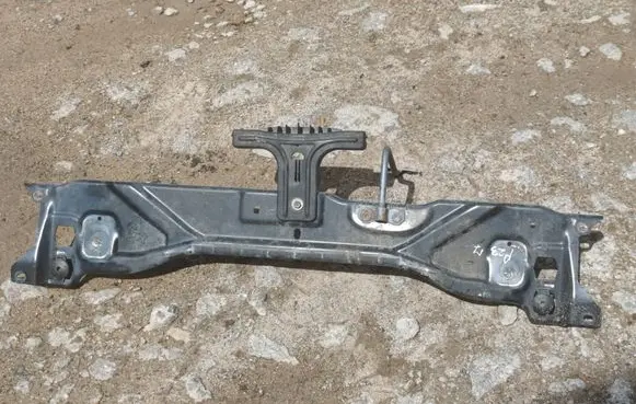 Mercedes-Benz E W212 Top upper radiator support slam panel