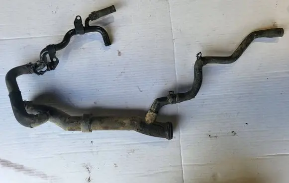 Engine coolant pipe/hose