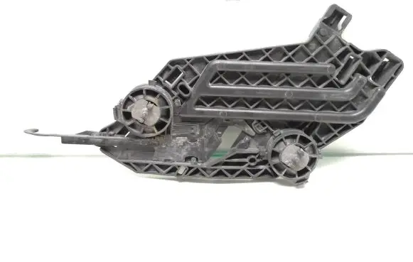 Skoda Octavia Mk2 (1Z) Headlight/headlamp mounting bracket 17035202