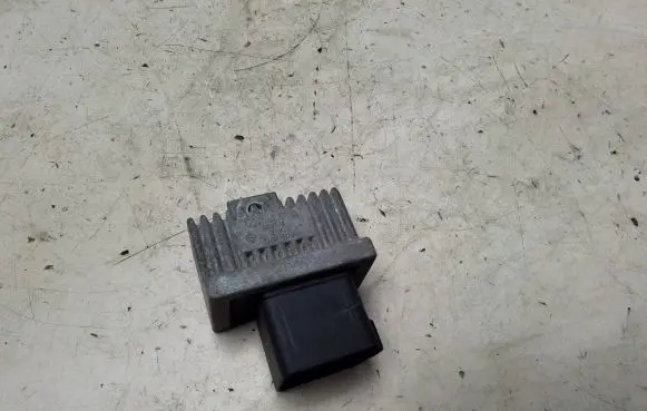 Renault Megane II Glow plug pre-heat relay 7700115078