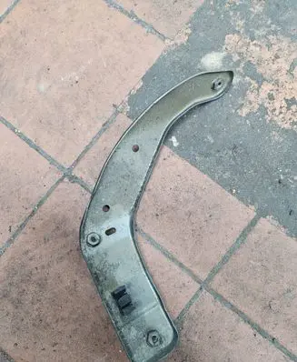 Citroen C4 II Picasso Fender mounting bracket 017242C02