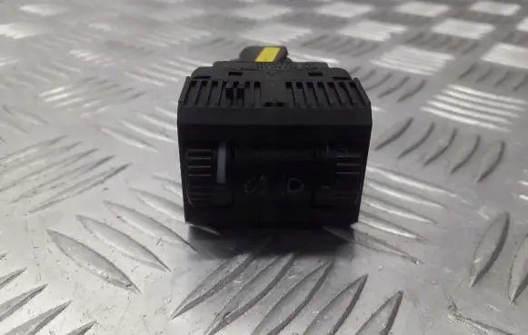 Volkswagen Polo IV 9N3 Light relay 6Q0941333C