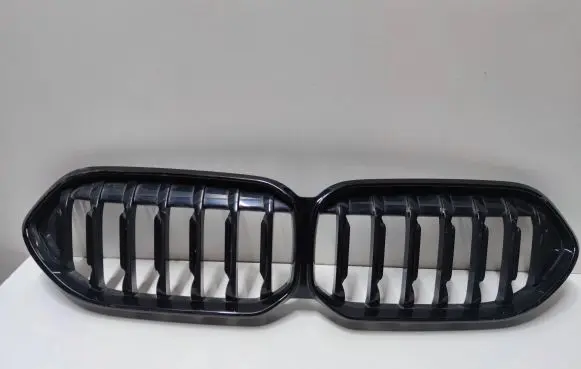 BMW 2 F44 Front bumper upper radiator grill 7077302