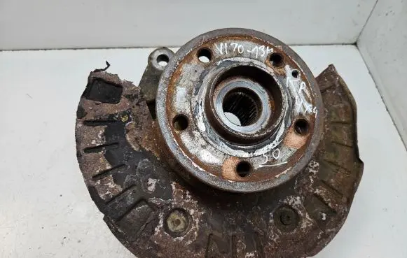 Front wheel hub