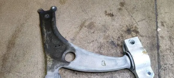 Volkswagen PASSAT B6 Front lower control arm/wishbone 3C0407153B