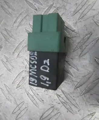 Mitsubishi Carisma Other relay mr228120