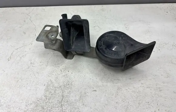 BMW 5 E60 E61 Horn signal 6935709