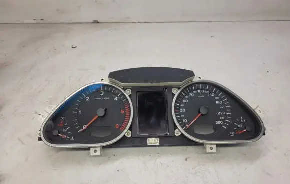 Audi A6 S6 C6 4F Speedometer (instrument cluster) 4F0920900L