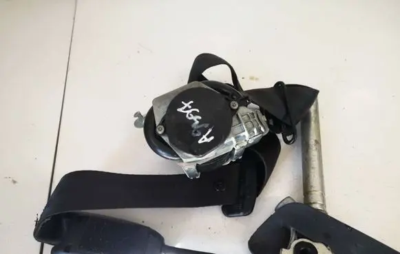 Renault Megane III Front seatbelt b507744