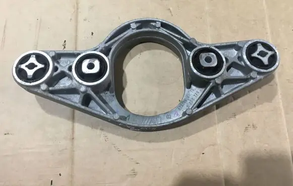 BMW M4 F82 F83 Rear differential/diff mount bracket 2284774
