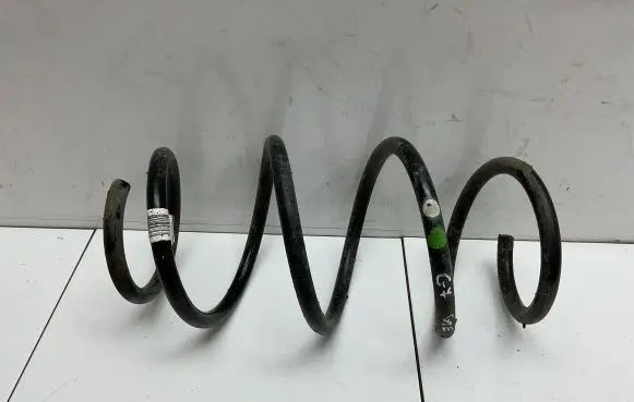 Volkswagen Golf VII Front coil spring