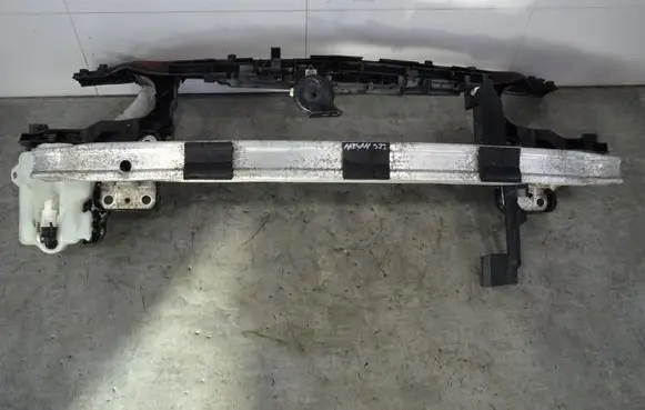 Renault Megane II Radiator support slam panel