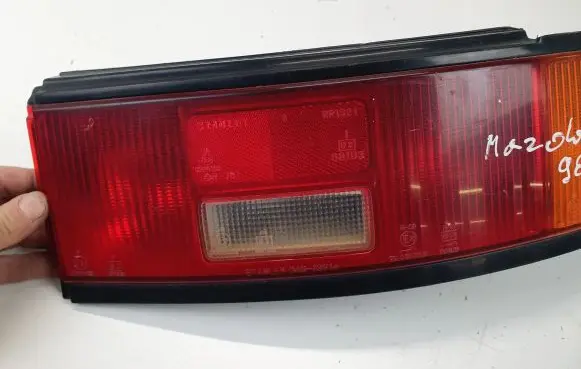 Mazda 323 F Rear/tail lights
