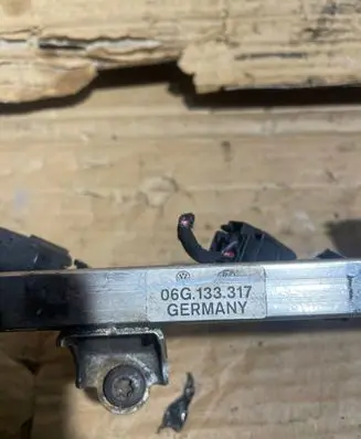 Volkswagen Touran I Fuel injectors set 06G133317