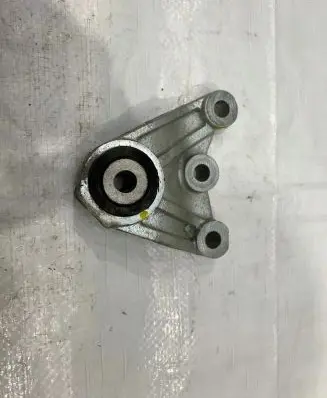 Fiat 500X Engine mounting bracket 51999639