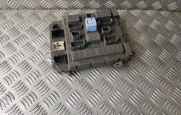 Peugeot 607 Fuse module 9645585480