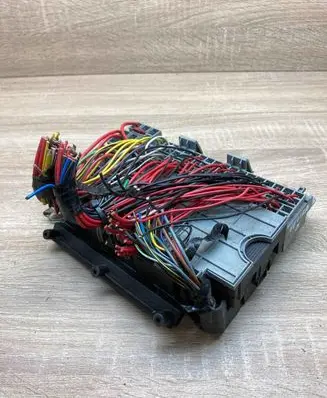 Opel Vectra B Fuse module 90504534