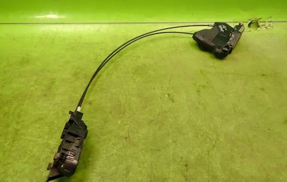 Suzuki Grand Vitara II Front door lock 