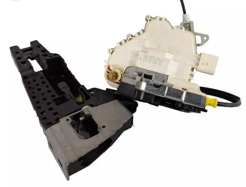 Audi A5 8T 8F Front door lock 8J2837016C